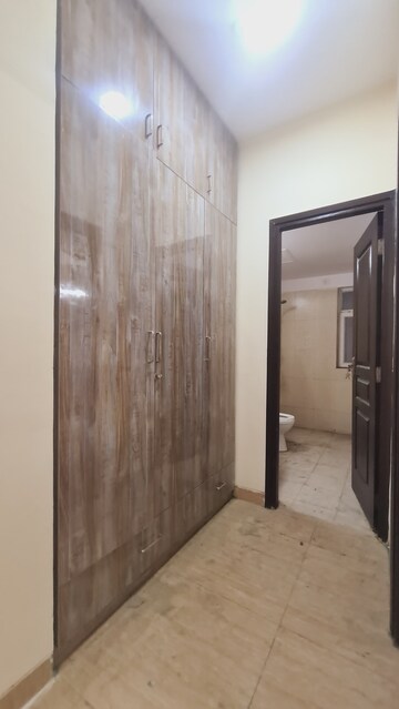 Building Lobby in 3.5 BHK Apartment at 3C Orris Greenopolis, Sector 89 – for Sale