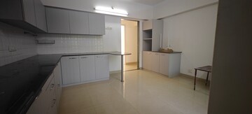 Room in 3 BHK Apartment at Nahar Callalily Apartment, Chandivali – for Rent