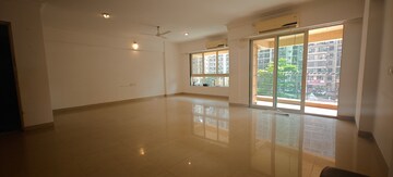 Room in 3 BHK Apartment at Nahar Callalily Apartment, Chandivali – for Rent