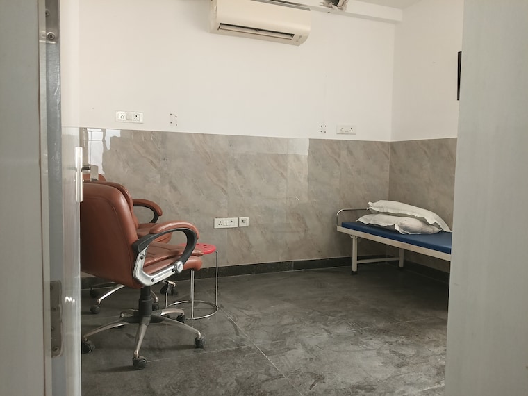  Parking, greater kailash i Commercial Office Space 2500 Sq.Ft. In Greater Kailash I Delhi 9465820