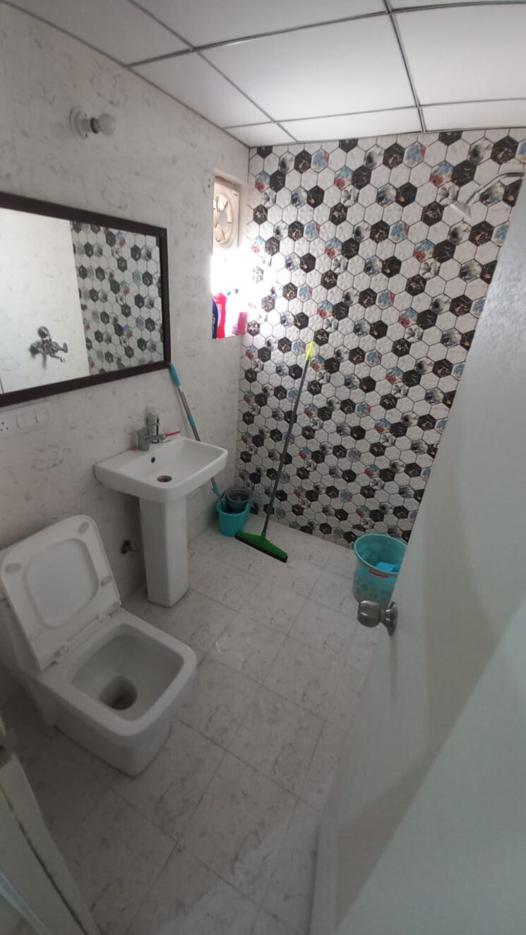 Bathroom, gaur-atulyam 4 Bedroom 944 Sq.Ft. Apartment In Omicron I Greater Noida Greater Noida 9465821