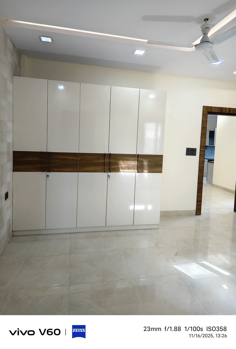 Room, sector 36 2.5 Bedroom 378 Sq.Mt. Independent House In Sector 36 Noida 9465834