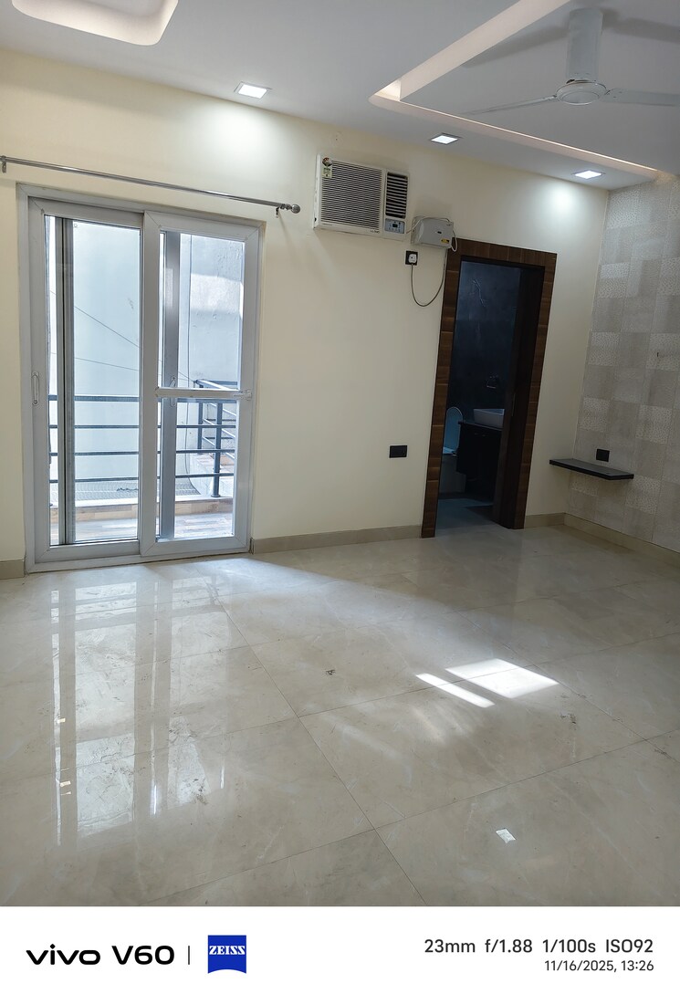Room, sector 36 2.5 Bedroom 378 Sq.Mt. Independent House In Sector 36 Noida 9465834