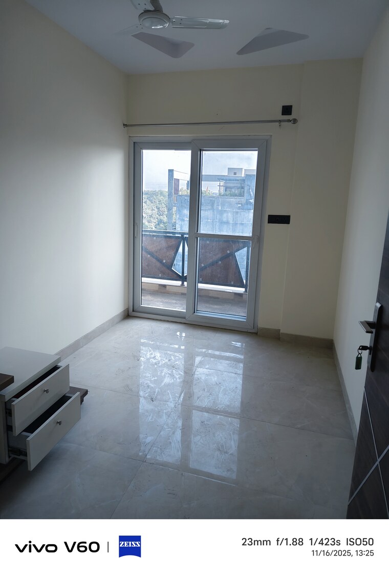 Room, sector 36 2.5 Bedroom 378 Sq.Mt. Independent House In Sector 36 Noida 9465834
