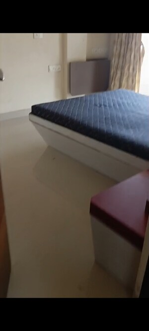 Furnished Amenities in 2 BHK Apartment at Kedarnath Apartment, Vile Parle East – for Rent