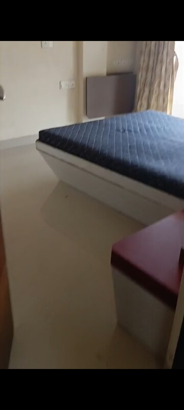 Furnished Amenities in 2 BHK Apartment at Kedarnath Apartment, Vile Parle East – for Rent