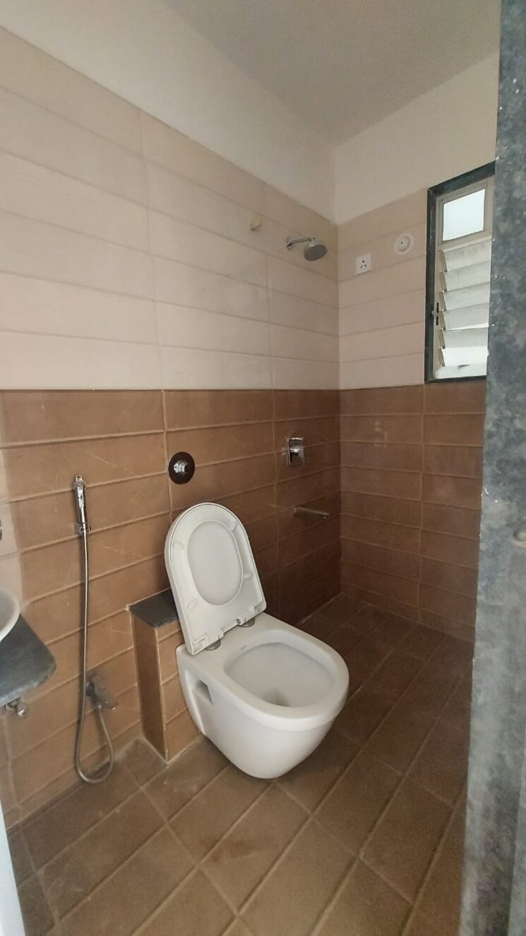 Bathroom, aditya-breeze-park 3 Bedroom 1400 Sq.Ft. Apartment In Balewadi Pune 9465851