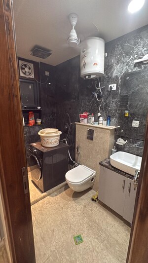 Team Area in 3 BHK Apartment at Unitech Horizon, Pi Greater Noida – for Sale