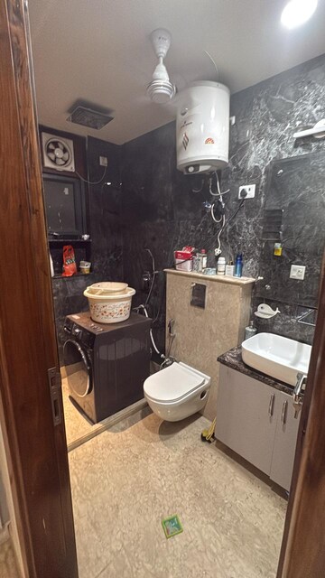 Team Area in 3 BHK Apartment at Unitech Horizon, Pi Greater Noida – for Sale