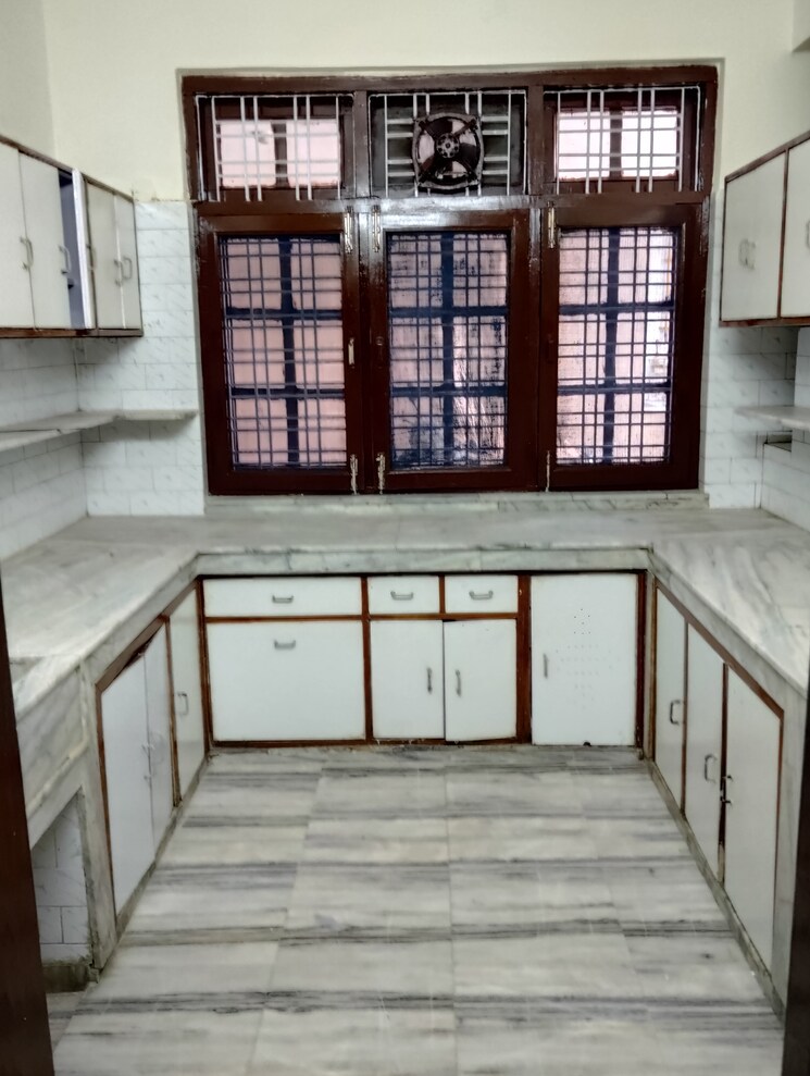 Kitchen/pantry, sector 17 2 Bedroom 2000 Sq.Ft. Builder Floor In Sector 17 Faridabad 9465864