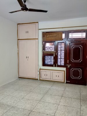 Bedroom in 2 BHK Builder Floor at Sector 17 – for Rent