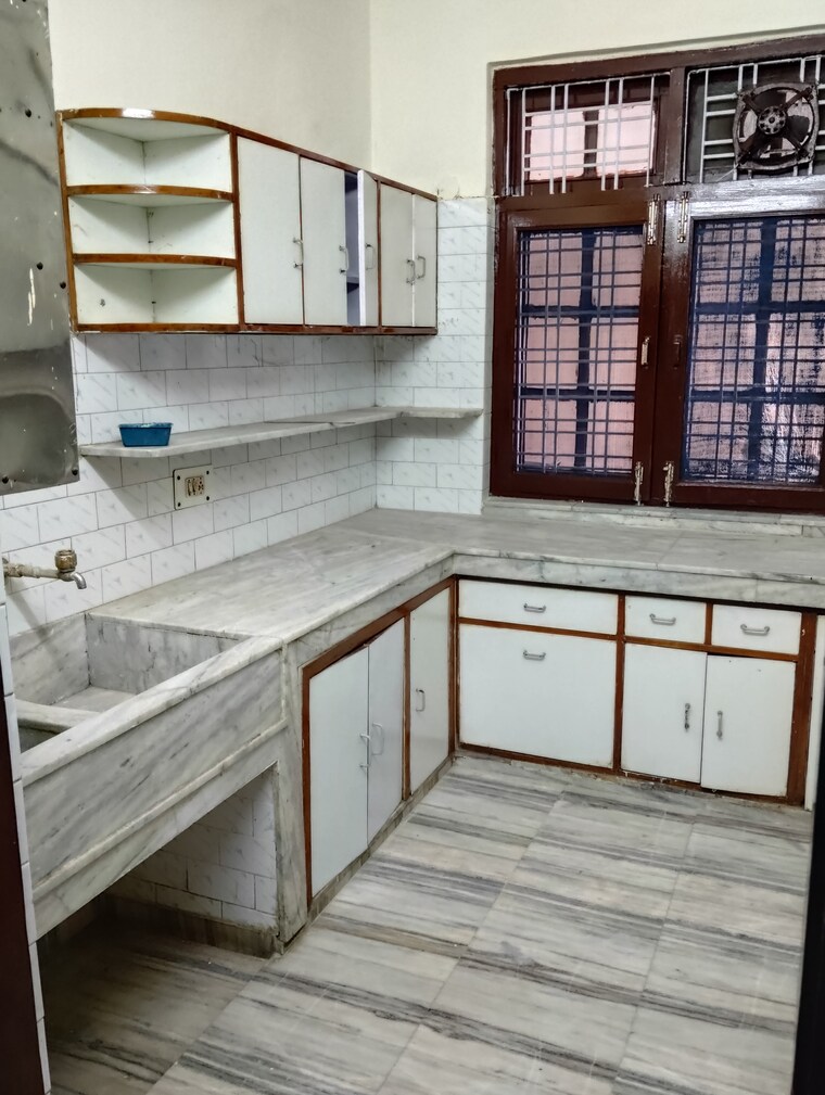 Kitchen, sector 17 2 Bedroom 2000 Sq.Ft. Builder Floor In Sector 17 Faridabad 9465864