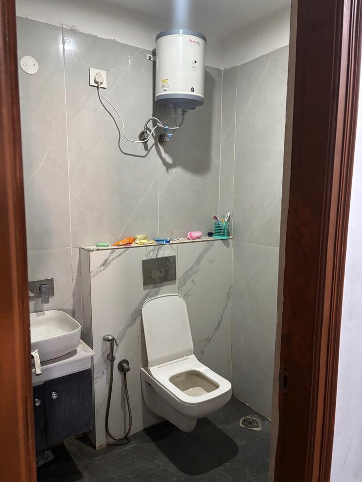 Bathroom, vision-homes-ghazipur 3 Bedroom 1850 Sq.Ft. Villa In Ghazipur Zirakpur 9465956