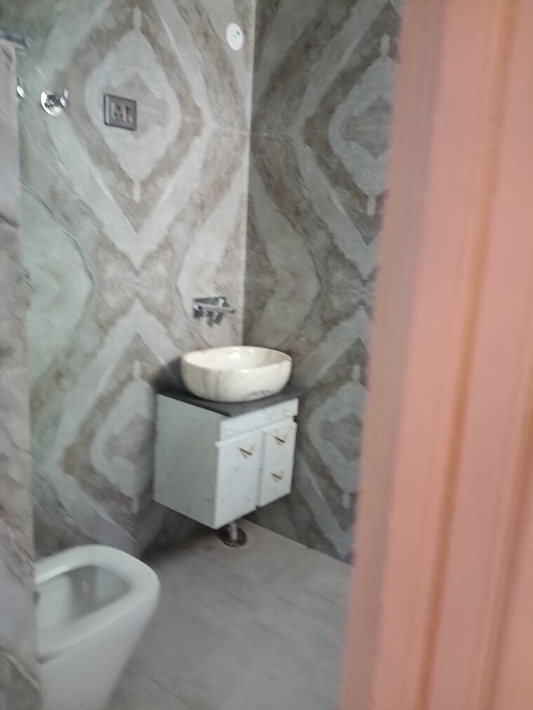 Bathroom, sultanpur 4 Bedroom 1400 Sq.Ft. Builder Floor In Sultanpur Delhi 9465903