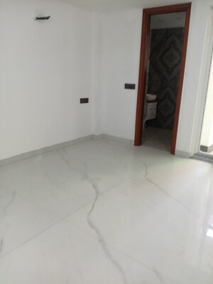 Room in 4 BHK Builder Floor at Sultanpur – for Rent