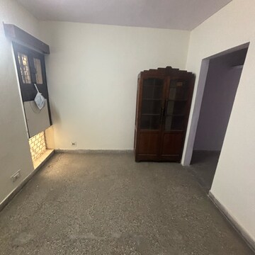 Room in 3 BHK Apartment at Vikas Puri – for Sale