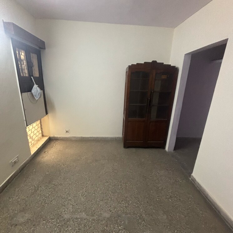 Room, vikas puri 3 Bedroom 140 Sq.Yd. Apartment In Vikas Puri Delhi 9465931