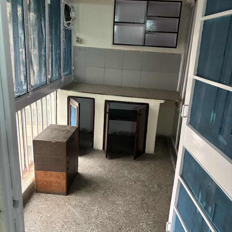 Kitchen, vikas puri 3 Bedroom 140 Sq.Yd. Apartment In Vikas Puri Delhi 9465931