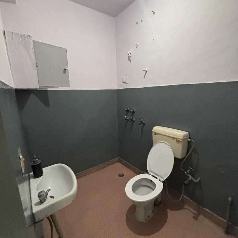 undefined, vikas puri 3 Bedroom 140 Sq.Yd. Apartment In Vikas Puri Delhi 9465931