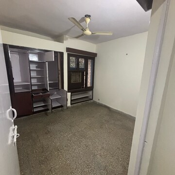 Room in 3 BHK Apartment at Vikas Puri – for Sale