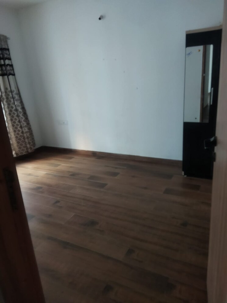 Room, hari-om-puram 2 Bedroom 1000 Sq.Ft. Apartment In Aundh Pune 9465926