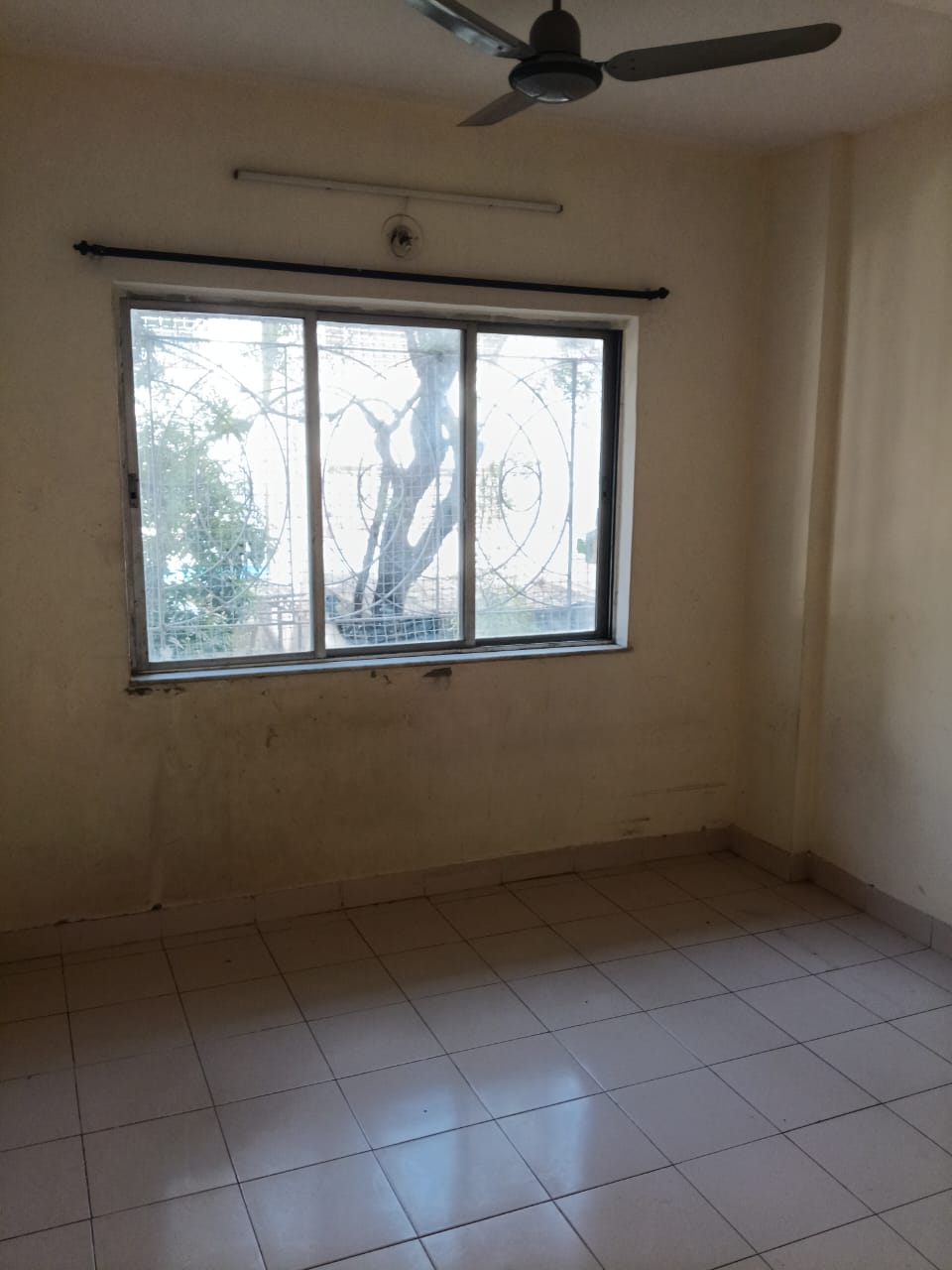 2 BHK 1000 Sq.Ft. Apartment in Shriram Nagar CHS