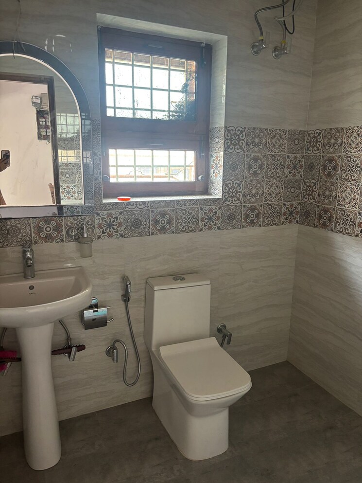 Bathroom, karanpur 1 Bedroom 800 Sq.Ft. Independent House In Karanpur Dehradun 9465939