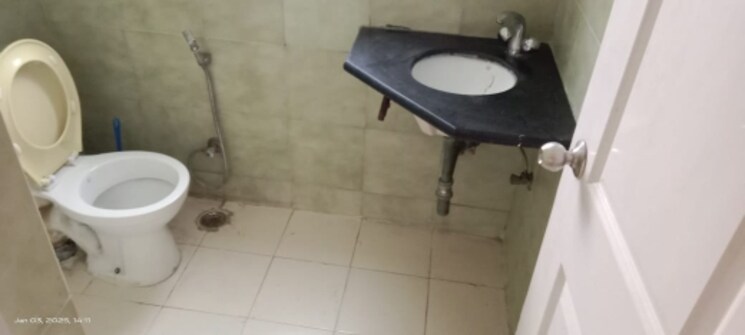 Bathroom, orchid-petals 3 Bedroom 1805 Sq.Ft. Apartment In Sector 49 Gurgaon 9466009