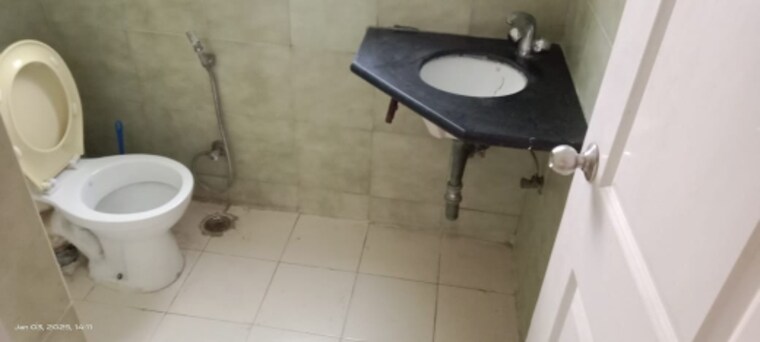 Bathroom, orchid-petals 3 Bedroom 1805 Sq.Ft. Apartment In Sector 49 Gurgaon 9466009