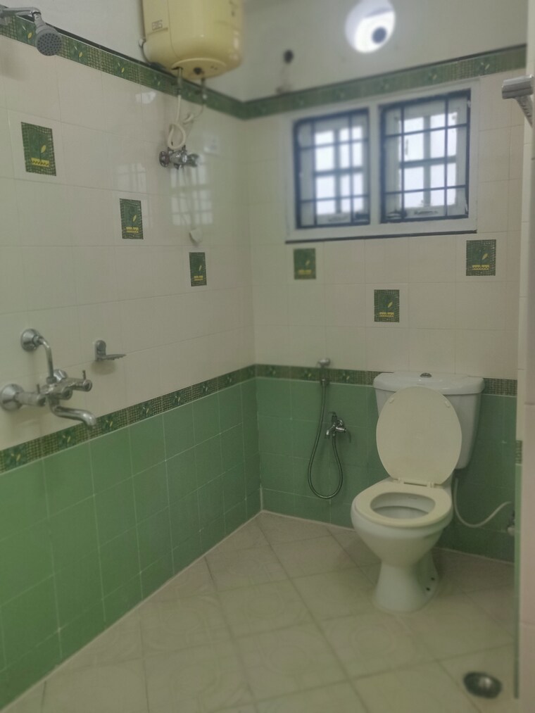 Bathroom, city-center-banjara-hills 3 Bedroom 2400 Sq.Ft. Apartment In Banjara Hills Hyderabad 9466003