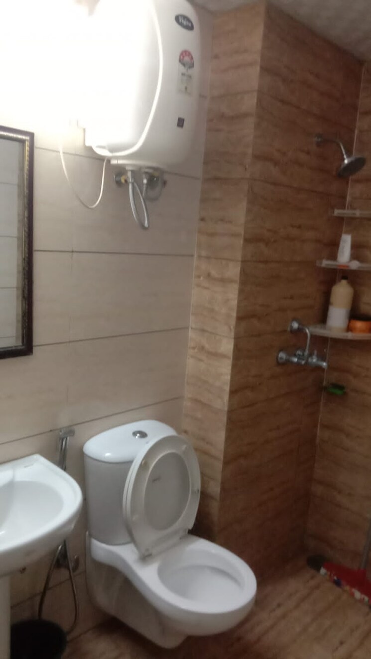 Bathroom, highland-park-chandigarh 2 Bedroom 1350 Sq.Ft. Apartment In Bhabat Zirakpur 9465996