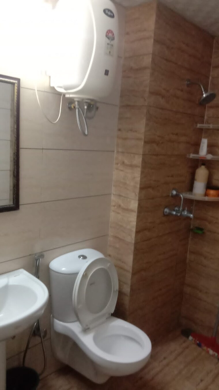 Bathroom, highland-park-chandigarh 2 Bedroom 1350 Sq.Ft. Apartment In Bhabat Zirakpur 9465996
