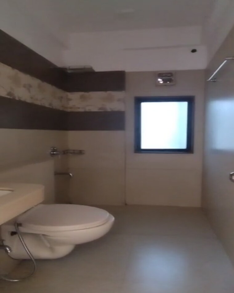 Bathroom, lucky-house 2 Bedroom 1027 Sq.Ft. Apartment In Chembur Mumbai 9466012