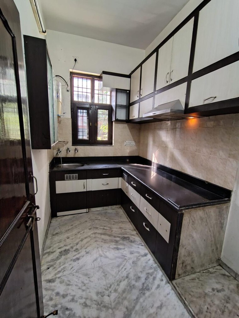 Kitchen, chattarpur 3 Bedroom 1205 Sq.Yd. Builder Floor In Chattarpur Delhi 9466039