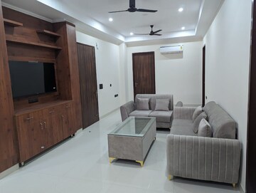 Living Room in 3 BHK Apartment at Sector 27 – for Rent