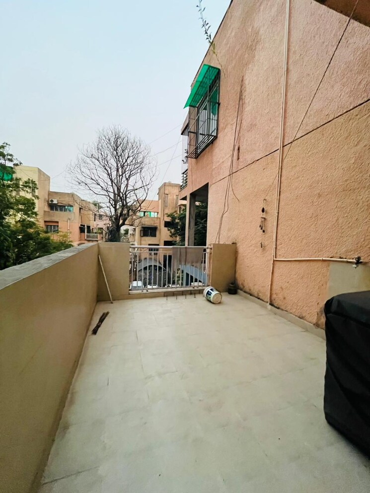 Balcony, sarita vihar 3 Bedroom 1650 Sq.Ft. Apartment In Sarita Vihar Delhi 9466067