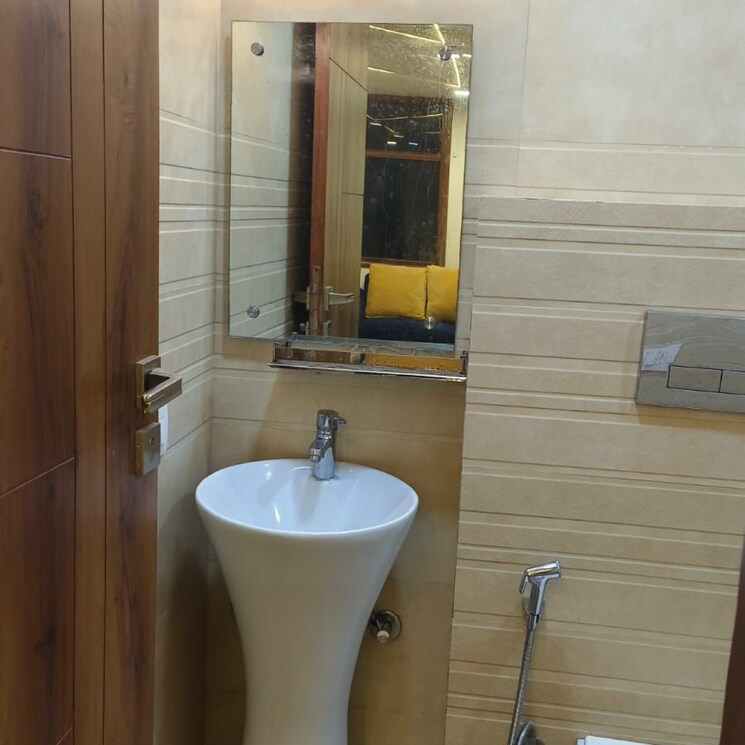 Bathroom, lajpat nagar 1 Bedroom 450 Sq.Ft. Independent House In Lajpat Nagar Delhi 9466073