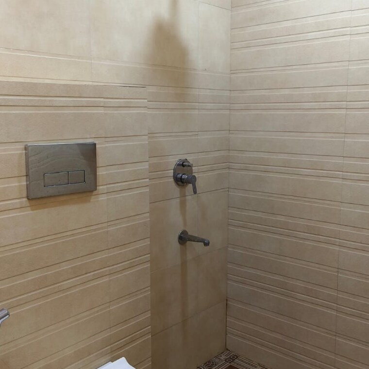 Bathroom, lajpat nagar 1 Bedroom 450 Sq.Ft. Independent House In Lajpat Nagar Delhi 9466073