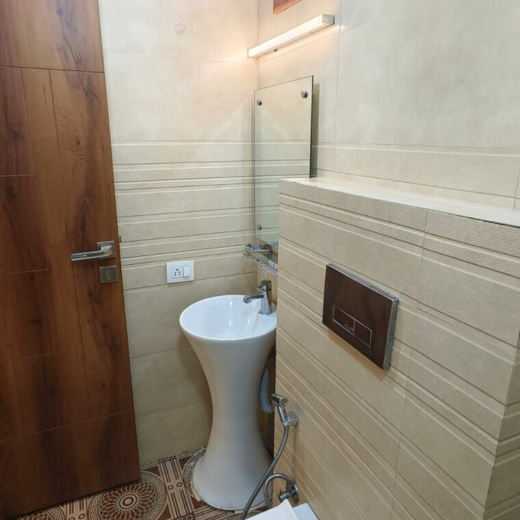 Bathroom, lajpat nagar 1 Bedroom 450 Sq.Ft. Independent House In Lajpat Nagar Delhi 9466073