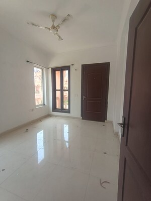 Room in 3 BHK Villa at Amrapali Leisure Valley, Tech Zone 4 Greater Noida – for Rent