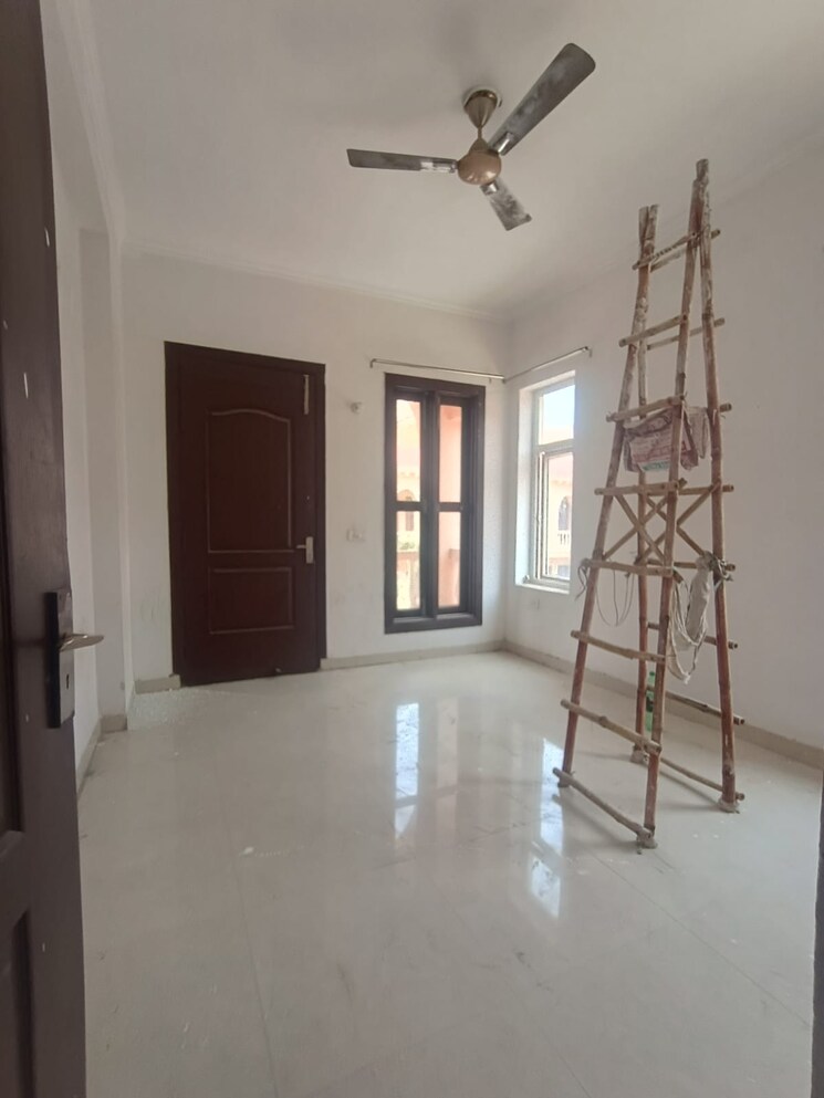 Room, amrapali-leisure-valley 3 Bedroom 1825 Sq.Ft. Villa In Tech Zone 4 Greater Noida Greater Noida 9466127