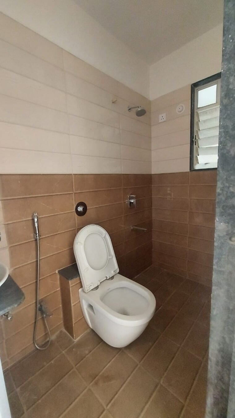 Bathroom, aditya-breeze-park 3 Bedroom 1400 Sq.Ft. Apartment In Balewadi Pune 9466138