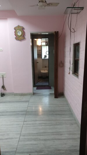 Room in 2 BHK Apartment at Fair Lawn CHS, Chembur – for Rent
