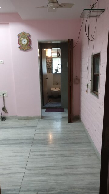 Room in 2 BHK Apartment at Fair Lawn CHS, Chembur – for Rent