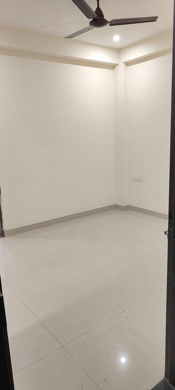 Room in 1 BHK Builder Floor at Dharam Flats, Palam Vihar Extension – for Rent