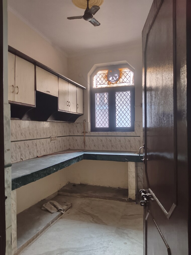 Kitchen, ashoka-enclave-faridabad 3 Bedroom 2250 Sq.Ft. Apartment In Sector 34 Faridabad 9466216