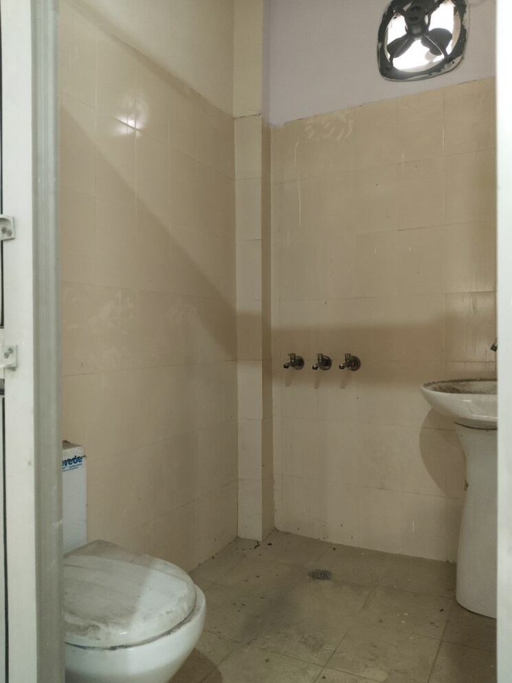 Bathroom, ashoka-enclave-faridabad 3 Bedroom 2250 Sq.Ft. Apartment In Sector 34 Faridabad 9466216