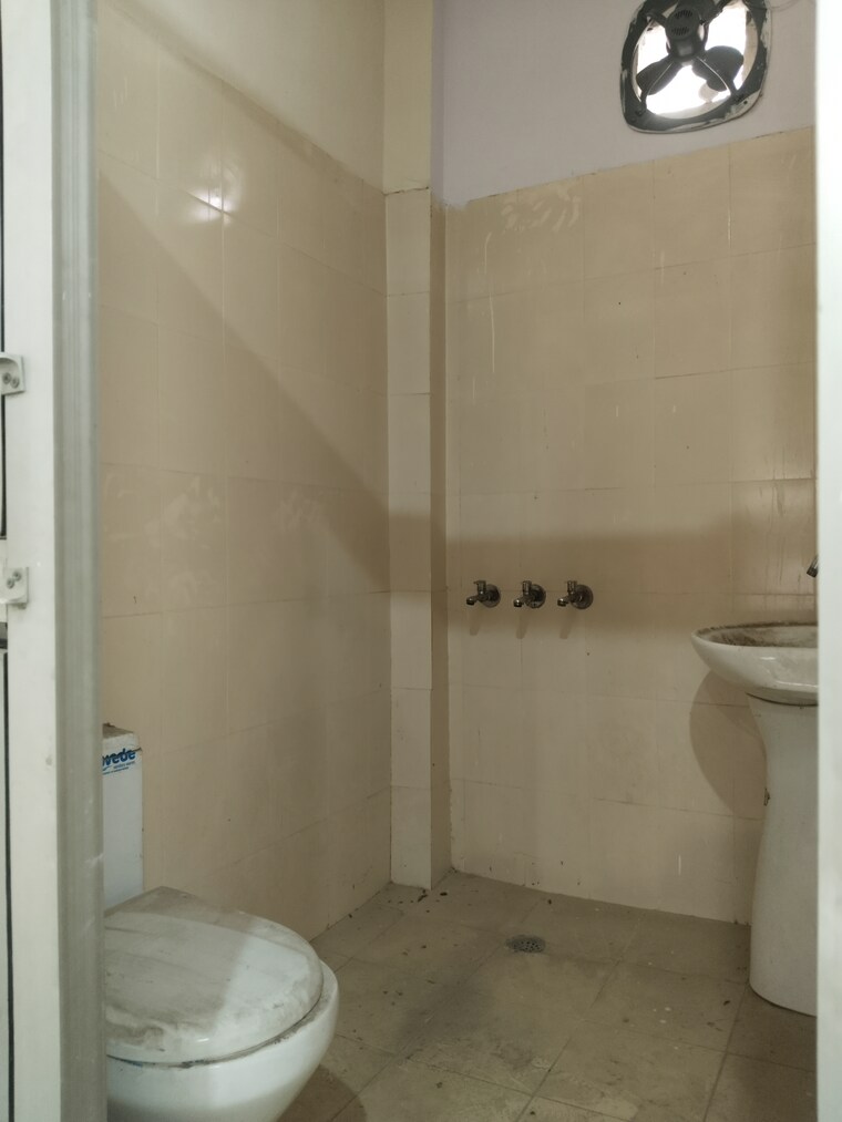 Bathroom, ashoka-enclave-faridabad 3 Bedroom 2250 Sq.Ft. Apartment In Sector 34 Faridabad 9466216