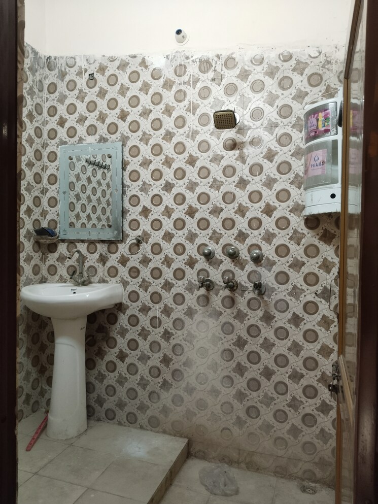 Bathroom, ashoka-enclave-faridabad 3 Bedroom 2250 Sq.Ft. Apartment In Sector 34 Faridabad 9466216