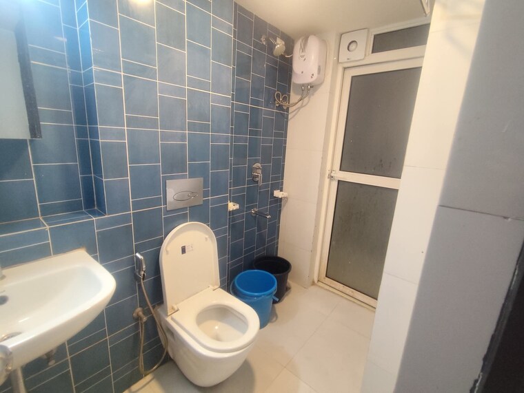 Bathroom, lodha-amara 2 Bedroom 950 Sq.Ft. Apartment In Kolshet Road Thane 9466217